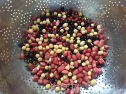 Make Five fortunes of bean milk step 1