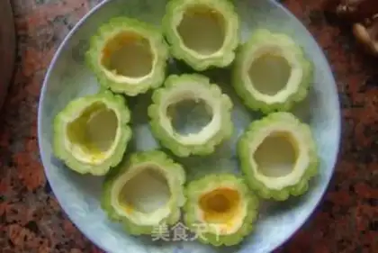 Make The flowers make bitter melons step 3