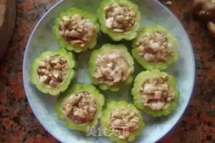 Make The flowers make bitter melons step 4