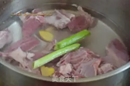 Make Seaweed tofu lamb chop soup step 1