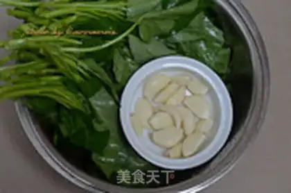 Make Garlic cabbage step 0