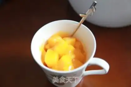 Make Mango milkshake step 1