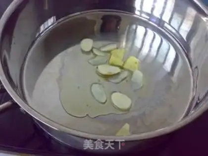 Make Hands on red sugar step 0