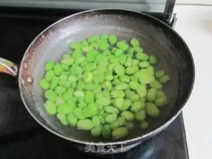 Make Eggs and peas step 0
