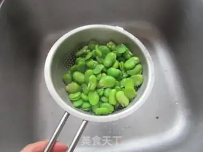 Make Eggs and peas step 1