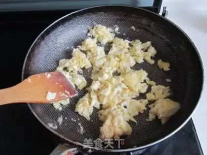 Make Eggs and peas step 4