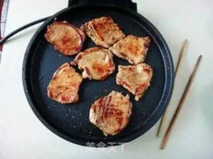 Make Pancake fragrance pork chops step 6