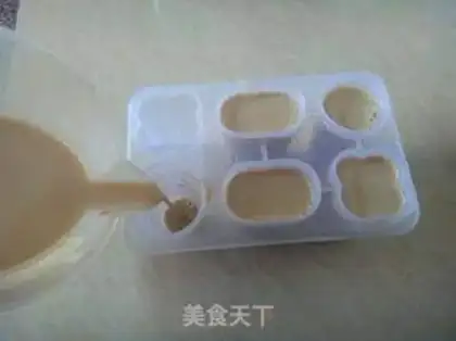 Make Milk coffee popsicles step 5