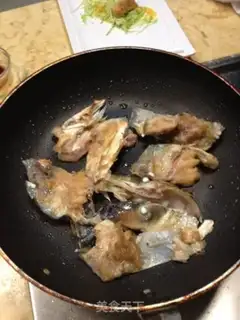 Make Cheese burns fish heads step 1
