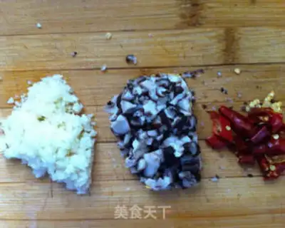 Make Garlic doll food step 1