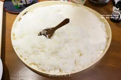 Make Flying fish seed sushi rolls step 0