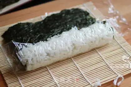 Make Flying fish seed sushi rolls step 3