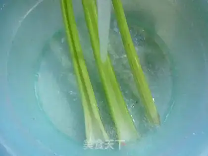 Make Squeeze and fry the celery step 1
