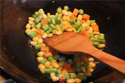 Make Cream shrimp corn step 2