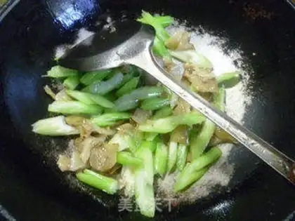Make Squeeze and fry the celery step 4