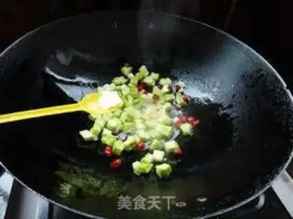 Make Peanut-fried bitter melon step 4