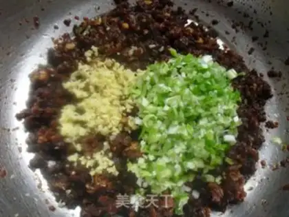 Make Frozen meat buns step 1