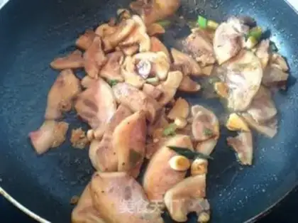 Make Pyramid fried pork step 2