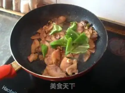 Make Pyramid fried pork step 3