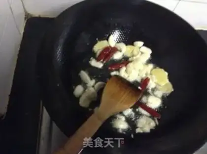 Make Spicy lobster step 1