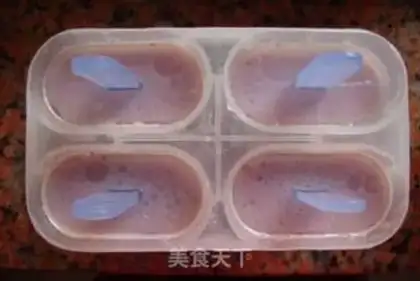 Make Plum yogurt popsicle step 7