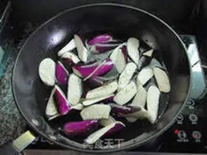 Make Garlic pasta and mashed cheese step 2