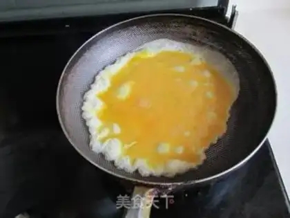 Make Eggs and hog mushrooms step 1