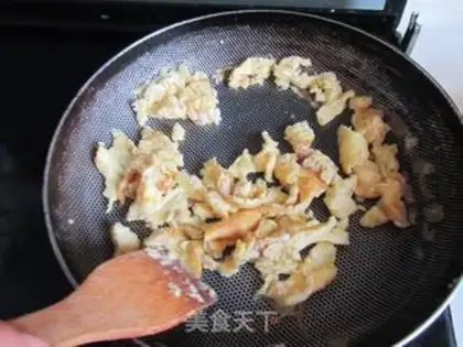 Make Eggs and hog mushrooms step 2