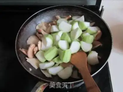 Make Eggs and hog mushrooms step 4