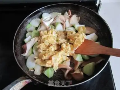 Make Eggs and hog mushrooms step 5
