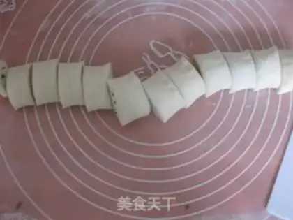 Make Onion rolls step 4