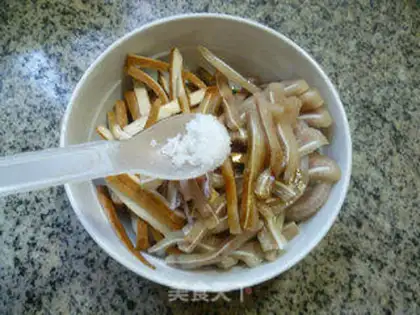 Make Garlic dry and pig ears step 10