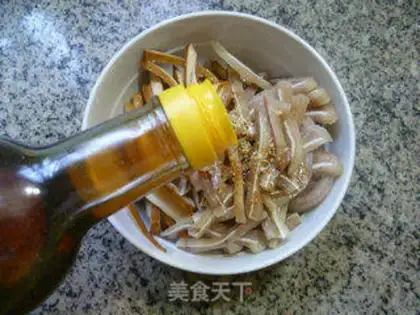 Make Garlic dry and pig ears step 12