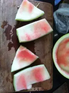 Make The little wood is cold with watermelon skin step 2