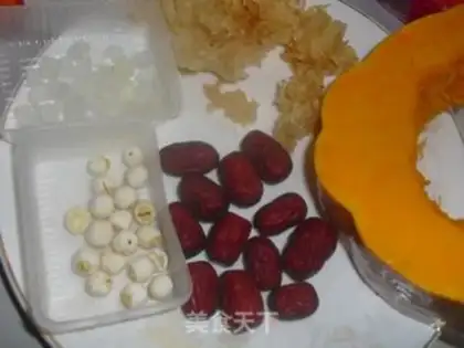 Make Silver spoon of a pumpkin with red dates step 0