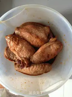 Make Honey-cooked chicken wings step 0