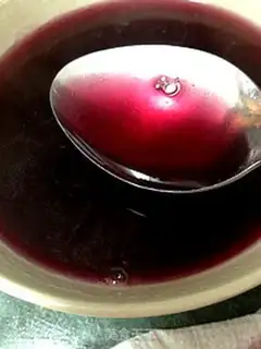 Make The sun makes its own cherry iced tea step 2