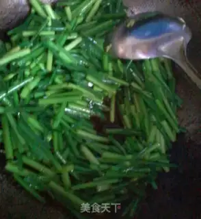 Make Fried eggs with moss step 1