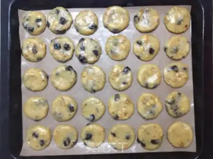 Make A fruit cookie step 7