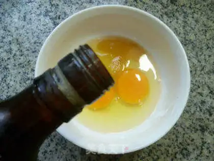Make Scrambled mushrooms and fried eggs step 1