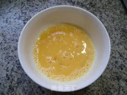 Make Scrambled mushrooms and fried eggs step 2