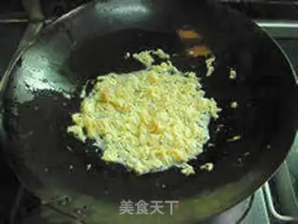 Make Onion egg fried rice step 4