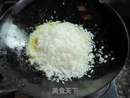 Make Onion egg fried rice step 5