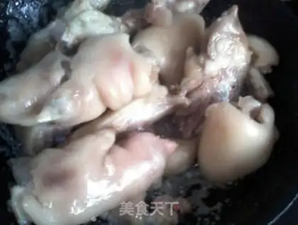 Make Peanut pig hoof step 2