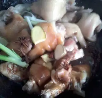 Make Peanut pig hoof step 3