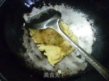 Make Fried eggs and silk melon tomato soup step 7