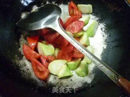 Make Fried eggs and silk melon tomato soup step 8