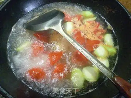 Make Fried eggs and silk melon tomato soup step 9