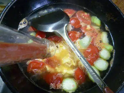 Make Fried eggs and silk melon tomato soup step 10