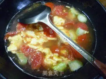 Make Fried eggs and silk melon tomato soup step 13